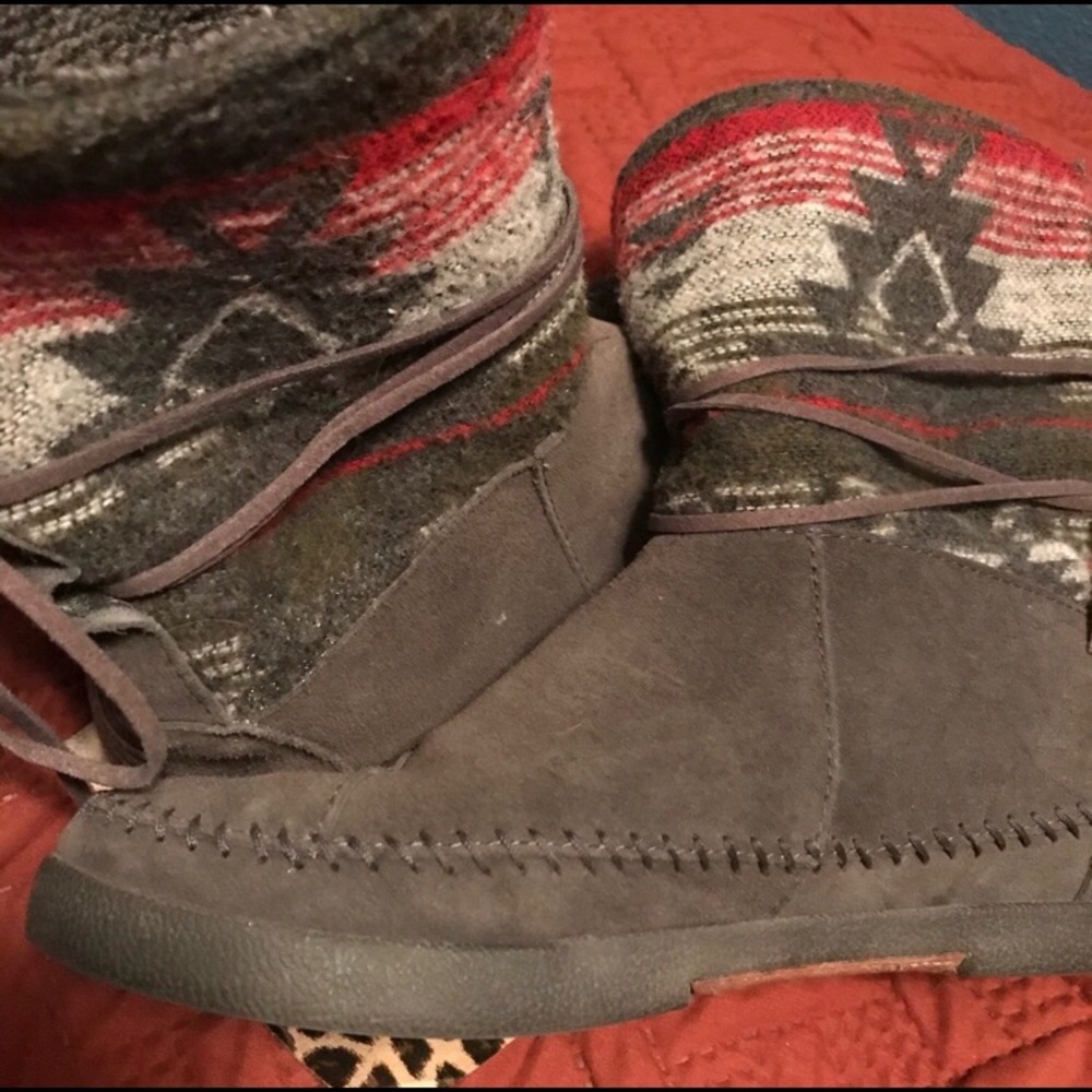 Beautiful southwest TOMS grey boots